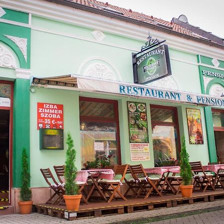 Hubert Varga Hotel Komarno Exterior photo